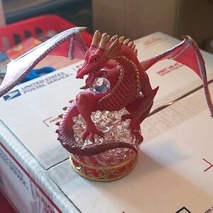 Red dragon figurine Youngblood the guardian